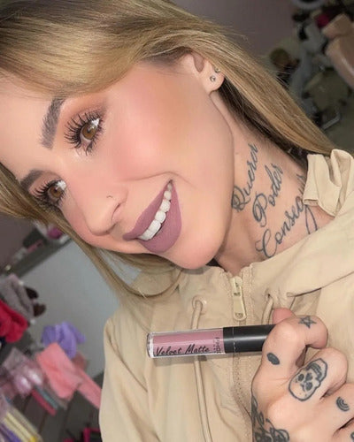 Kit Lábios Divino - Batom Intransferível + Lápis Labial 24hr