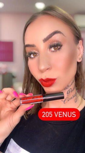 Kit Lábios Divino - Batom Intransferível + Lápis Labial 24hr