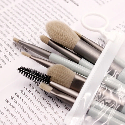 Kit 8 Pincéis De Maquiagem Com Case Transparente
